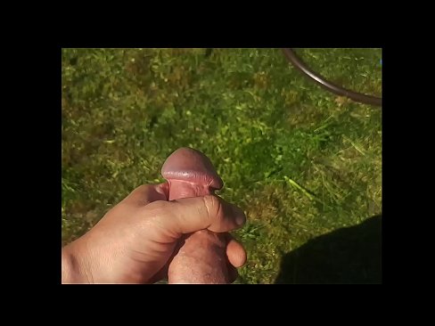 ❤️ Warm hottie laat haar pienk poesie naai en kom met 'n spuit in 'n somertuin ❤ Porno by ons ❤